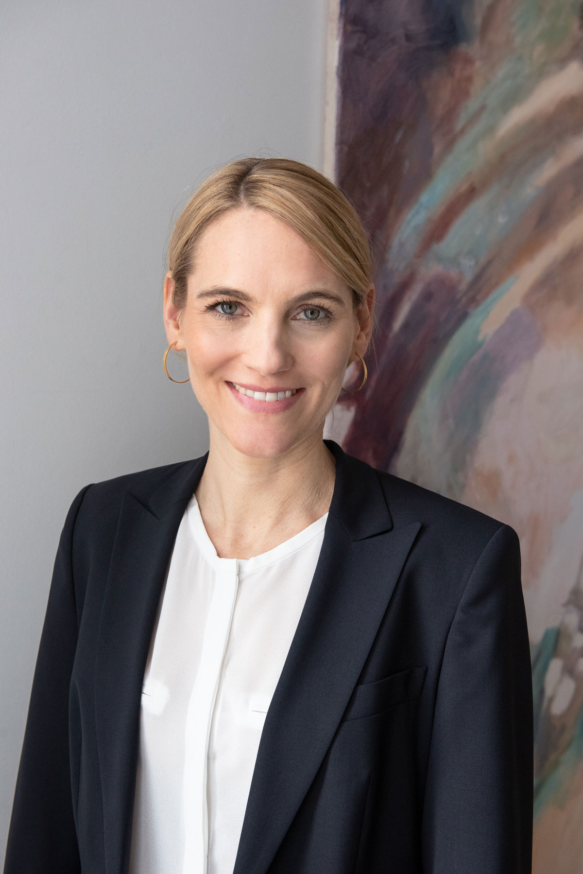 bow legal - Dr. Kirsten Schlömer
